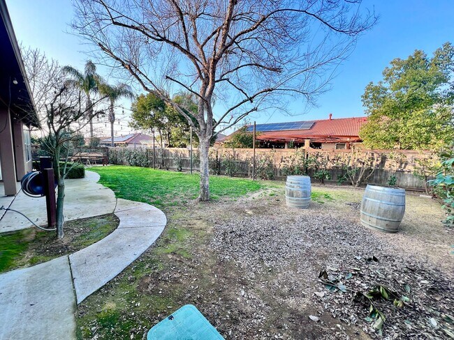 Building Photo - $2,895 Barstow & De Wolf, 4 Bedroom House - Dennis Ave. Clovis / Energy Efficient Smart Home