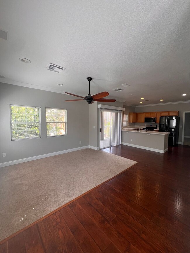 Building Photo - Gated / Mountain Views / $500 Off First Month