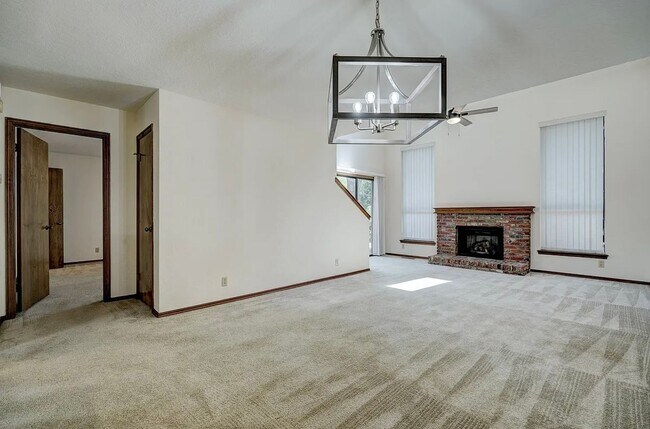 Building Photo - 631 36th Ave NW