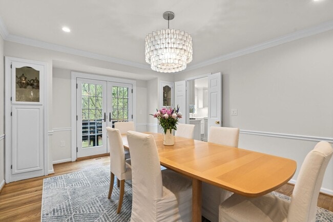 Building Photo - 4 Bed 4.5 Bath - Bethesda  Single Family Colonial - 2 Car Garage