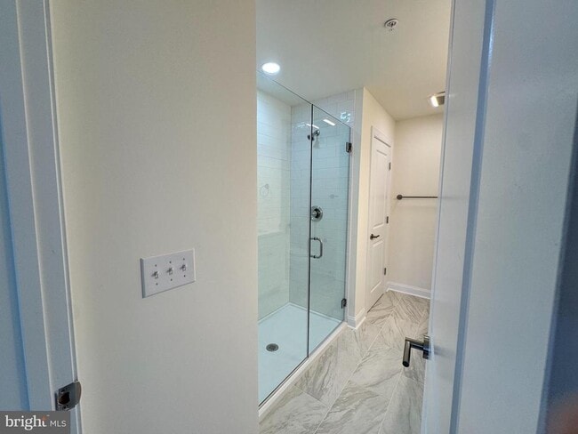 Building Photo - 300 Dixon St