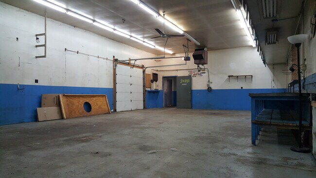 Building Photo - 21 E Romeo Rd