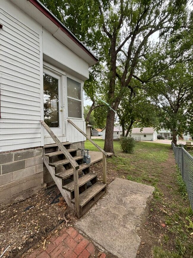 Building Photo - Italian Estates Property Management
