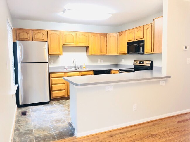 Building Photo - STAFFORD TOWNHOUSE - HANDY TO QUANTICO, SH...