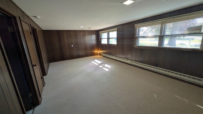 Large Family room - 418 Lincoln Ln