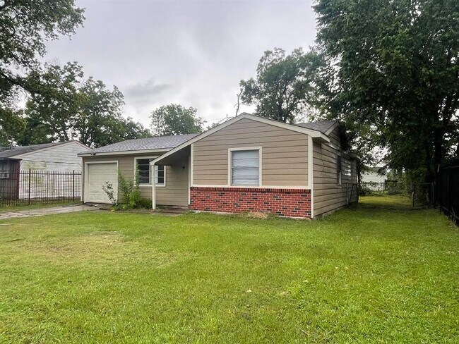 Building Photo - 4827 Bethany Ln