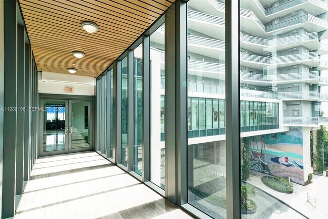 Building Photo - 460 NE 28th St