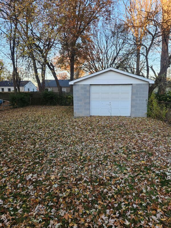 Building Photo - 2306 S 36th St