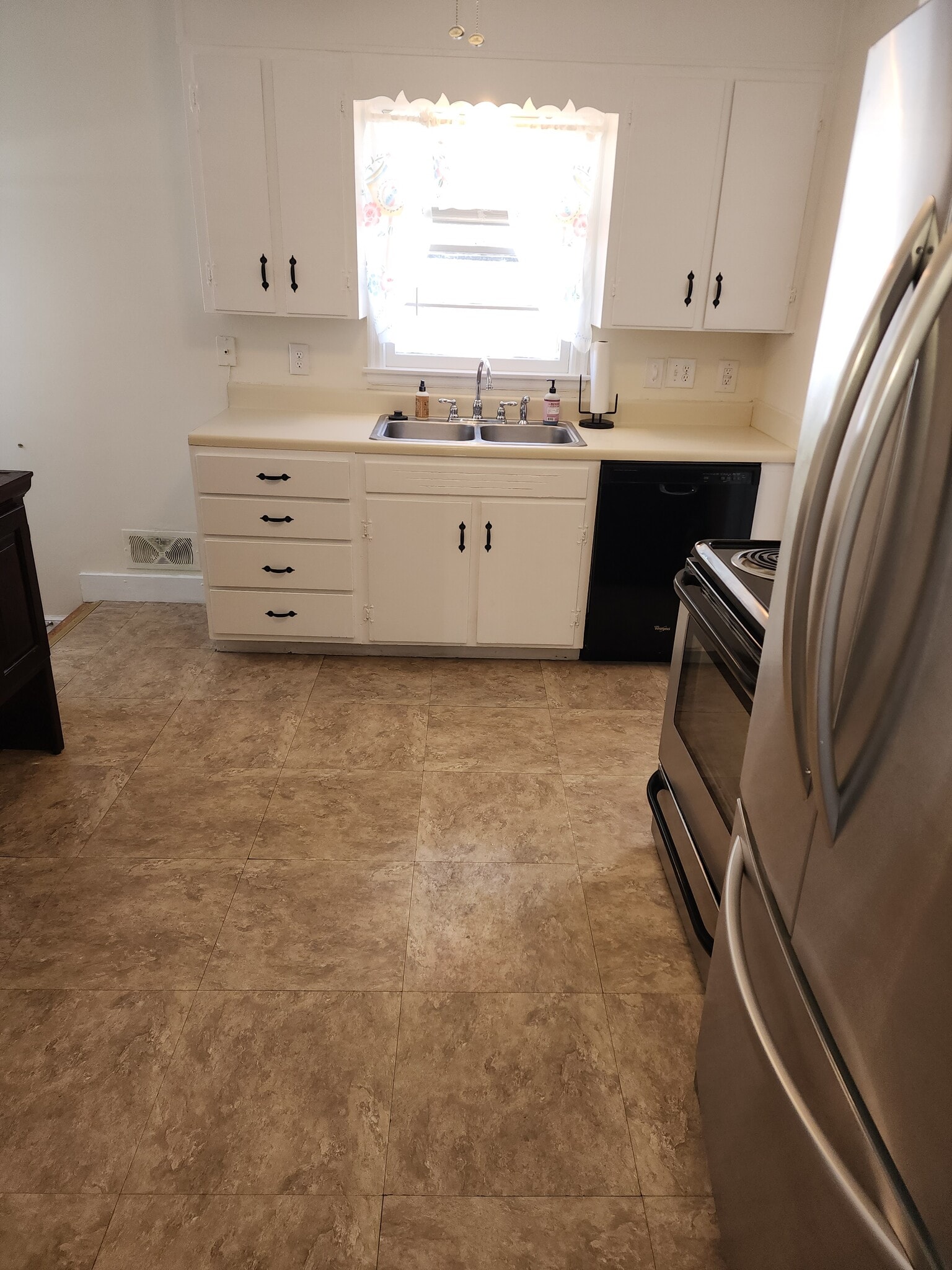 Building Photo - 3843 Plantation Rd NE