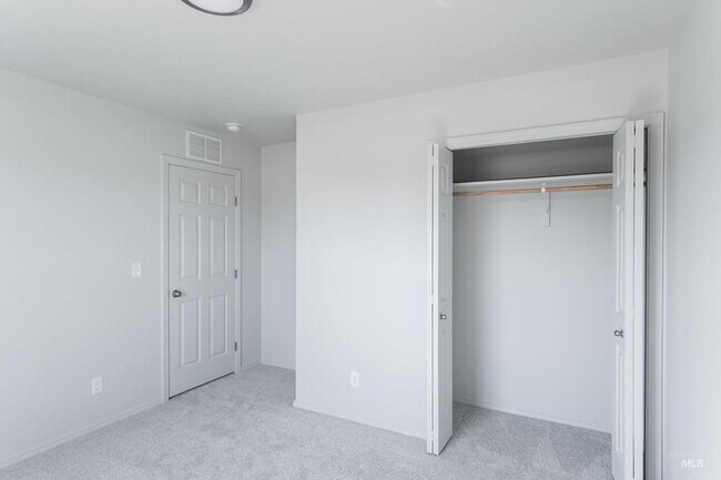 Building Photo - Beautiful Home with Bonus Room!