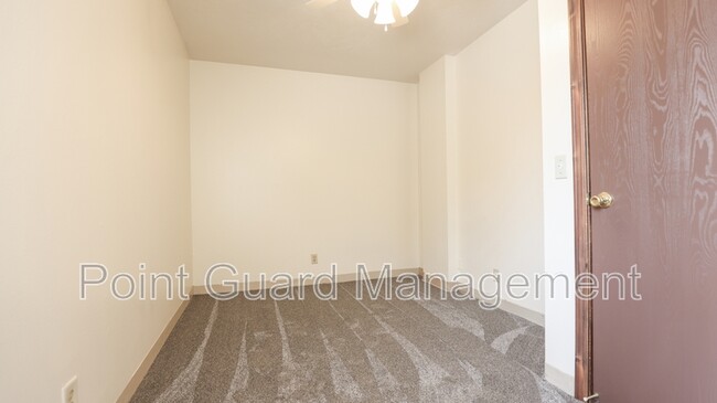 Building Photo - 3020 S 68th Ct