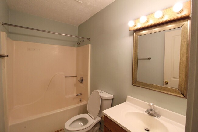 Building Photo - 1212 Mountain View Dr