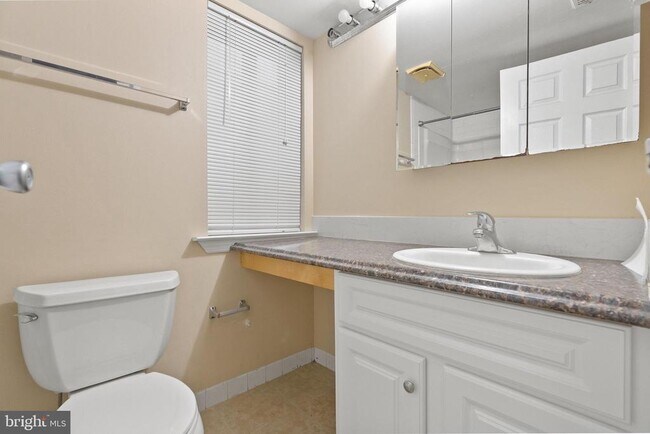 Building Photo - 211 James Ct