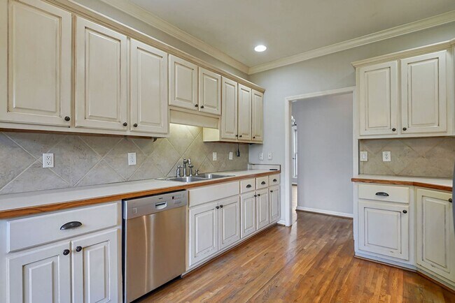 Building Photo - 3153 Cahaba Park Dr