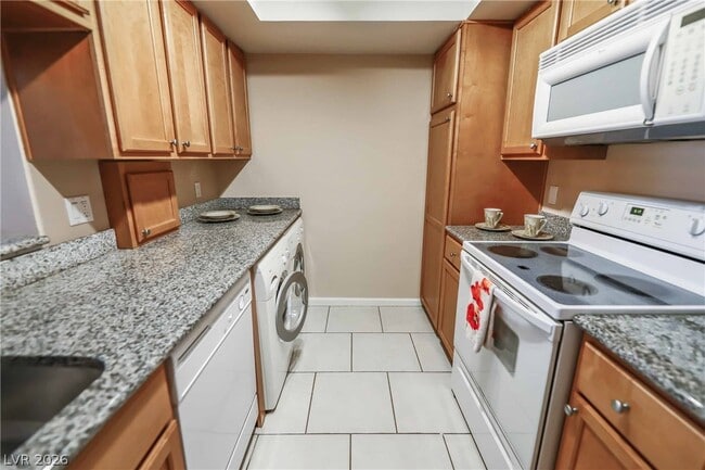 Building Photo - 683 Oakmont Ave