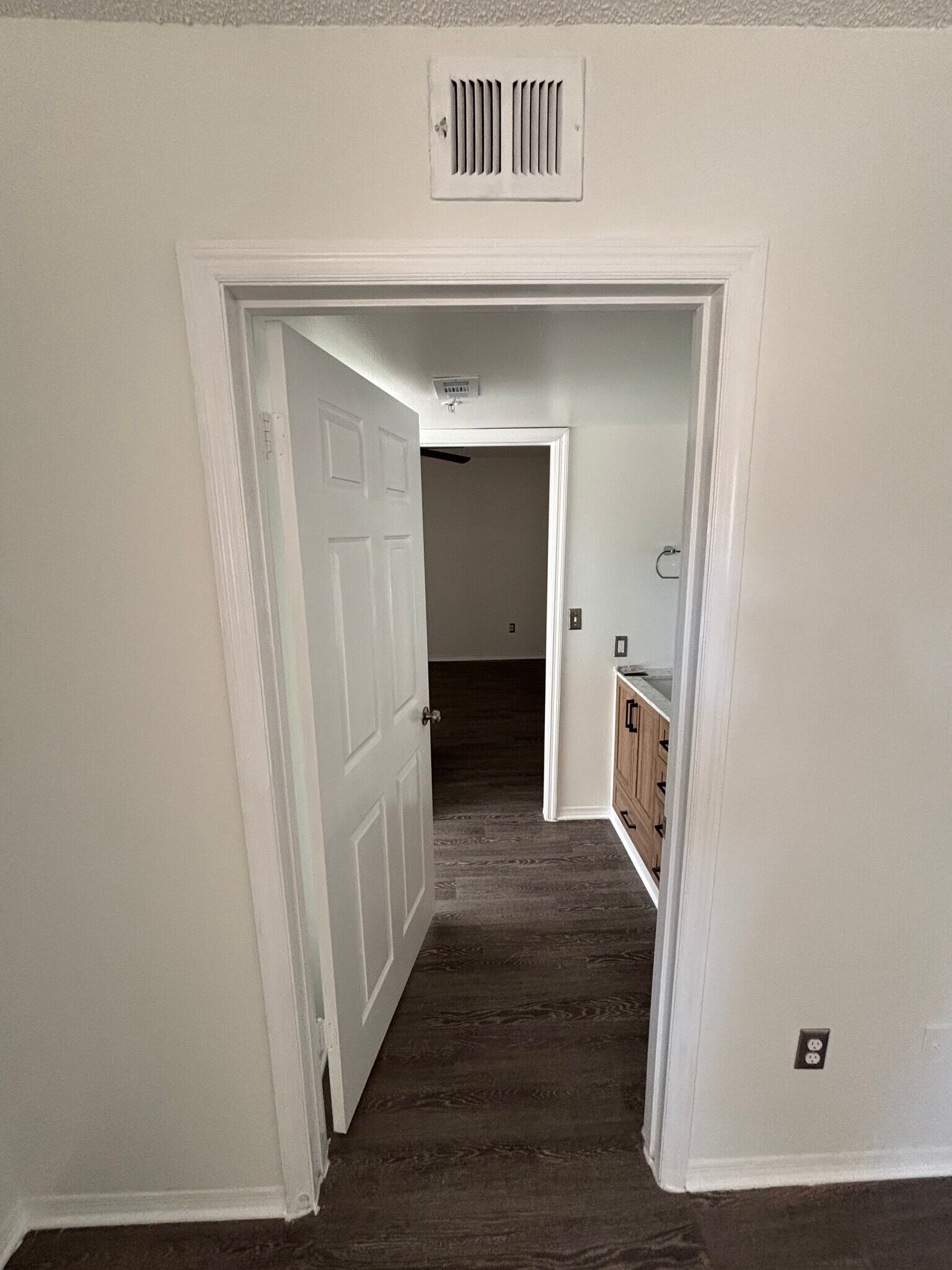 Building Photo - 2400 Feather Sound Dr