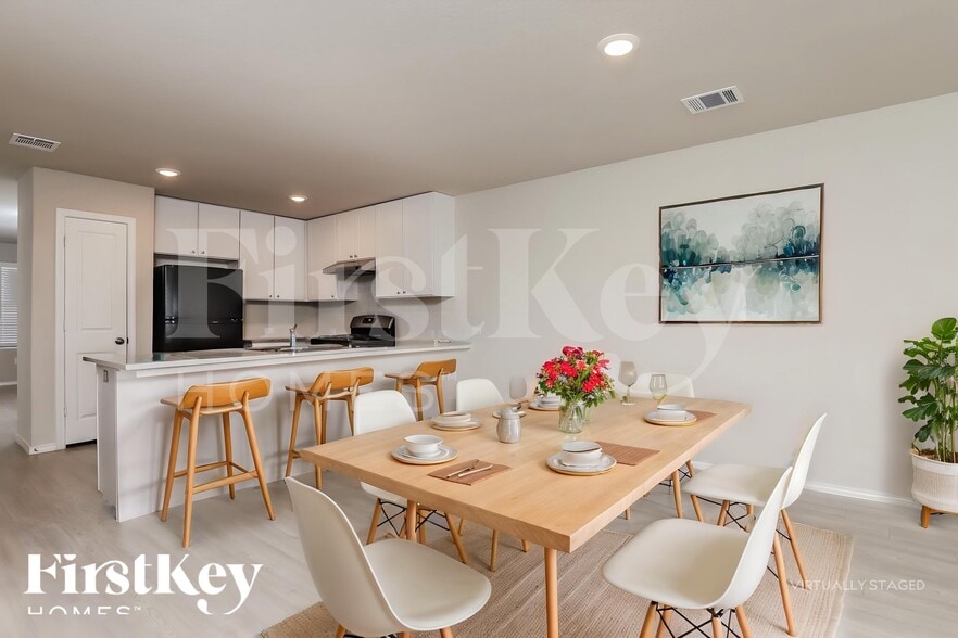 Building Photo - 14030 Silos Meadows