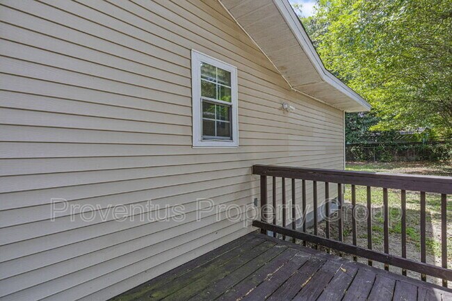 Building Photo - 305 Chaseville St