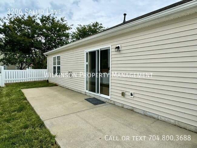Building Photo - 3206 Salud Ln