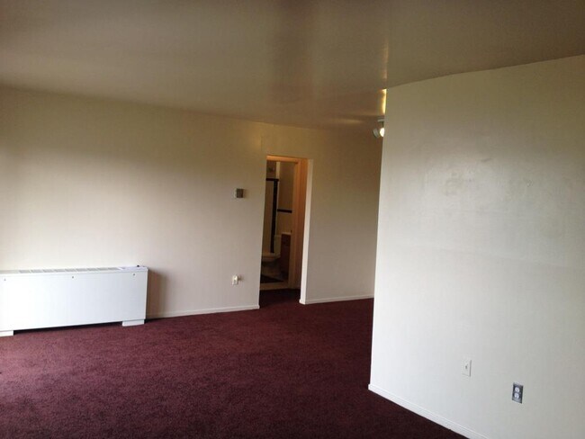 Building Photo - Spacious One Bedroom/One Bathroom Apartment in Montpelier Village with Panoramic Balcony Views wi...