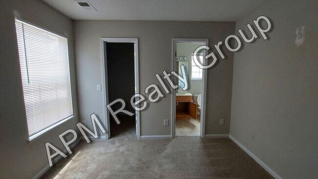 Building Photo - Great Summit Home, Convenient to Sandhills...