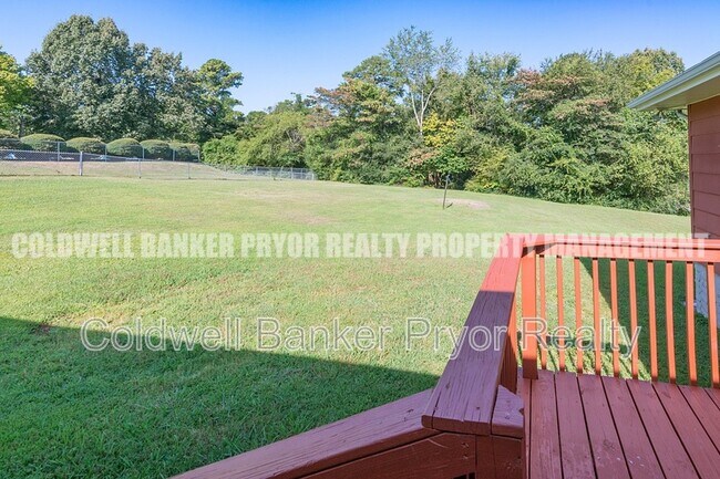 Building Photo - 1225 Panorama Dr