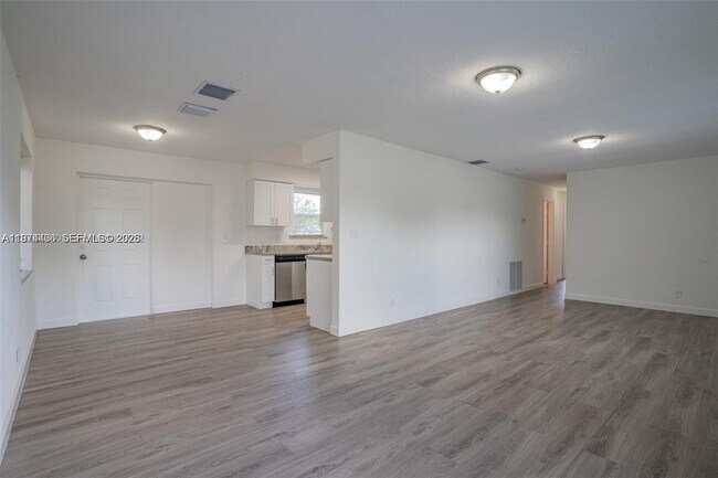 Building Photo - 650 SW 29th Ave