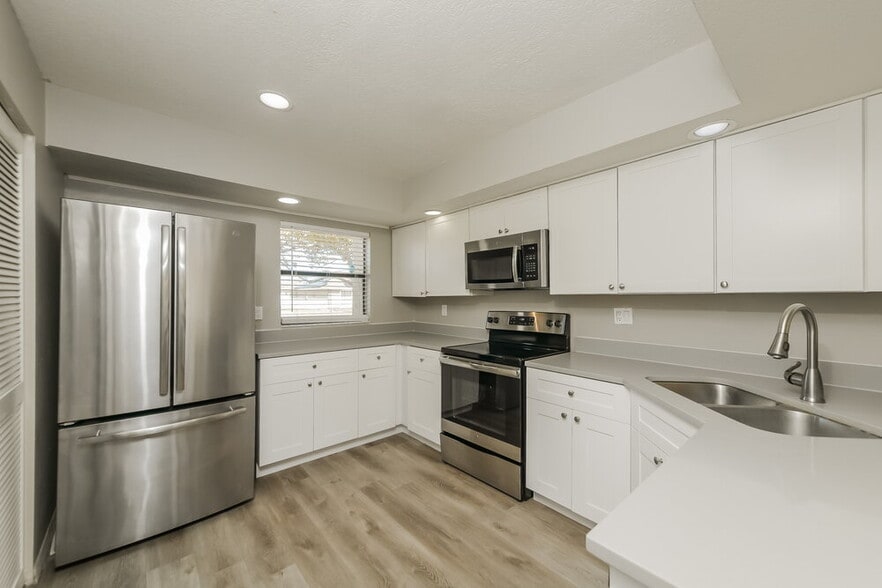 Building Photo - 351 Montgomery Ct