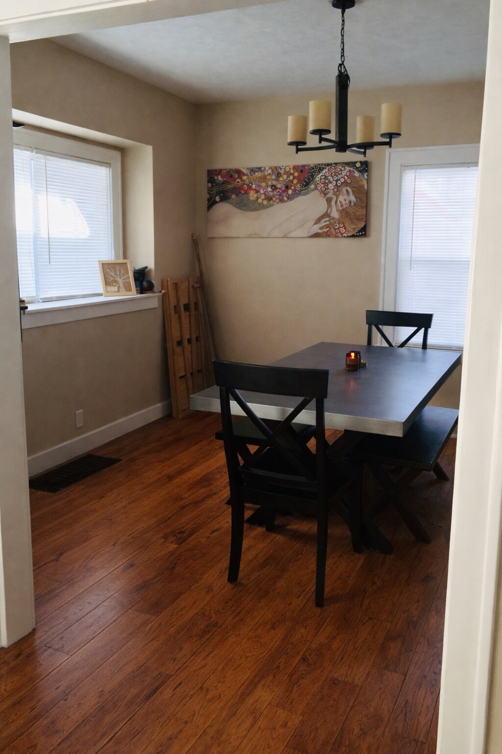 Building Photo - 821 Diamond Ave NE