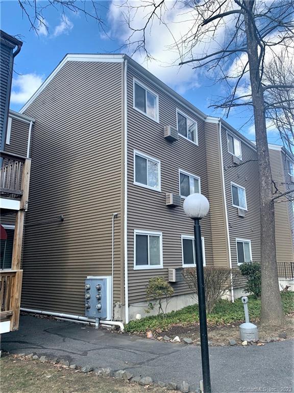 Building Photo - 14 Newtown Rd