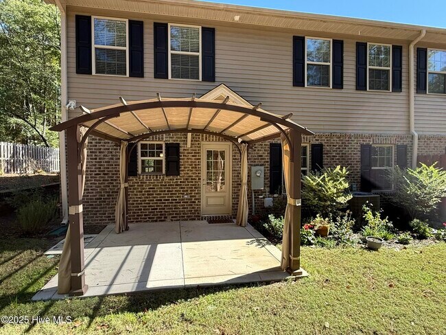 Building Photo - 300 Mashie Ct