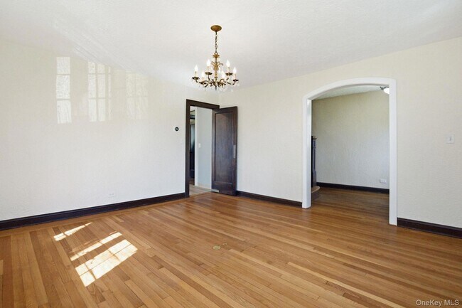 Building Photo - 5 Seymour Pl