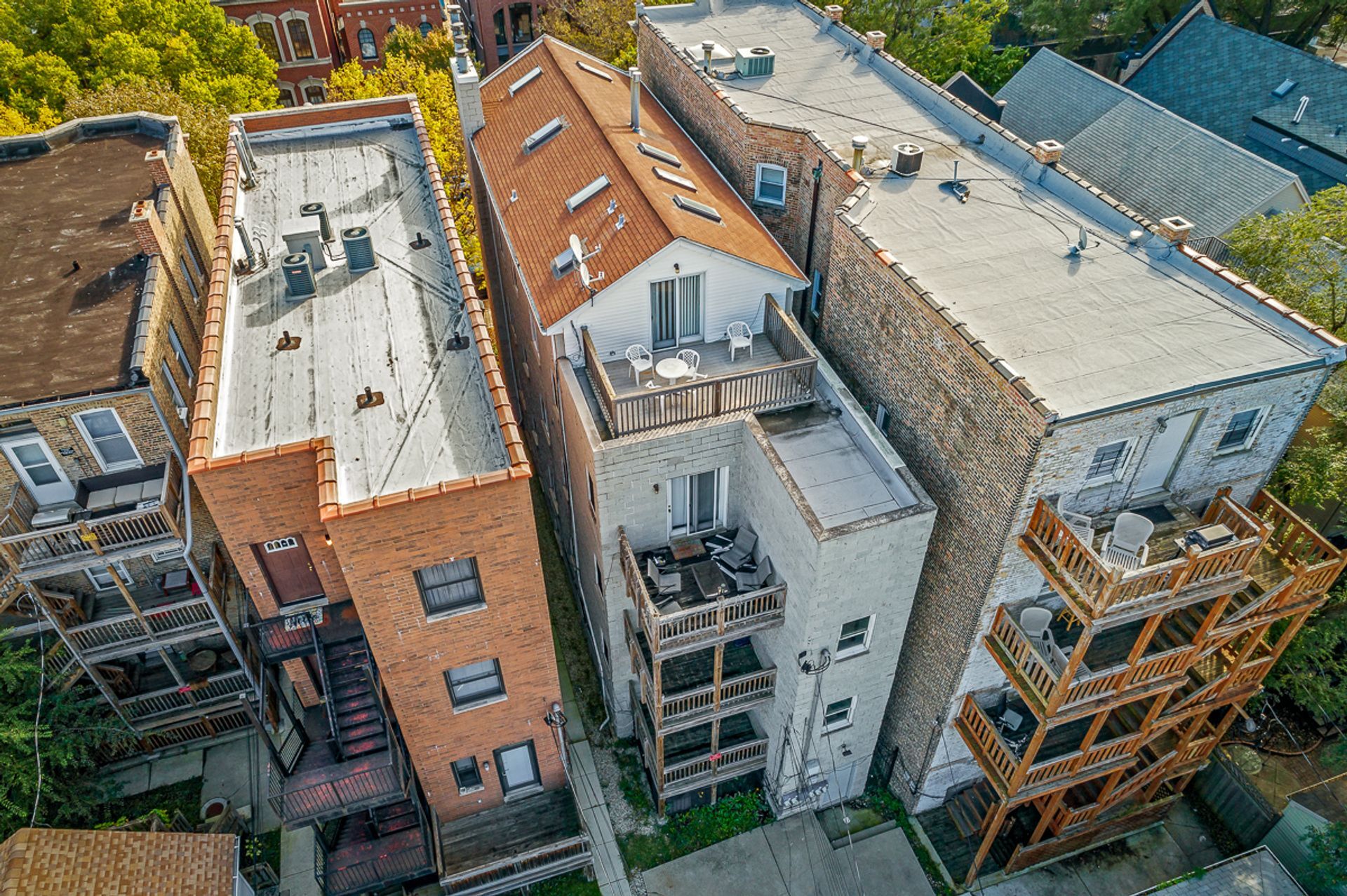 Building Photo - 2320 N Southport Ave