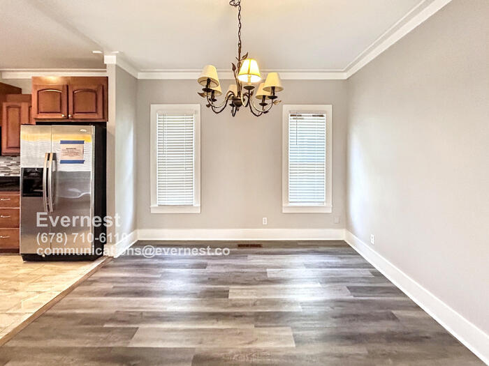 Building Photo - 3559 Victoria St