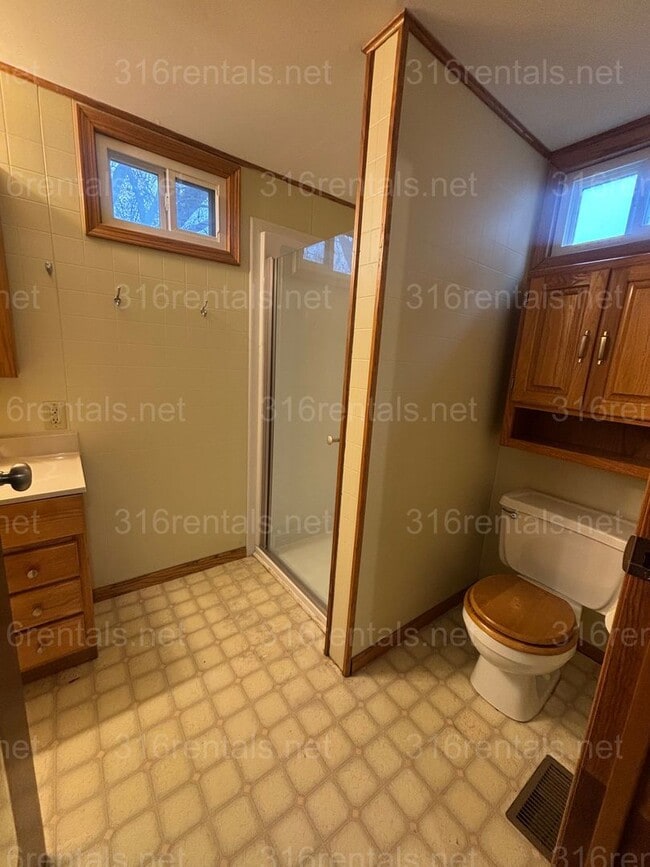 Building Photo - Two bed, Two Bath, fully fenced backyard rental available now!