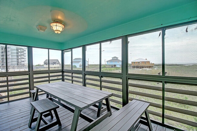 Building Photo - 9 La Playa