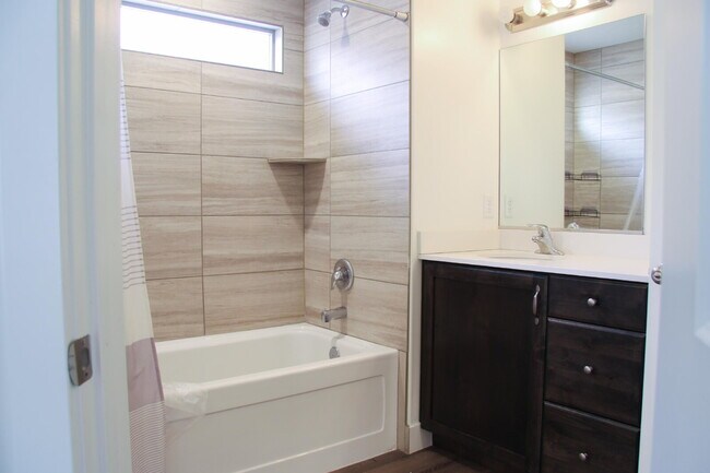Building Photo - Spacious 4-Bed with 2.5 Baths in St George