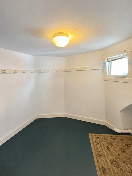 Building Photo - 1232 Hinman Ave