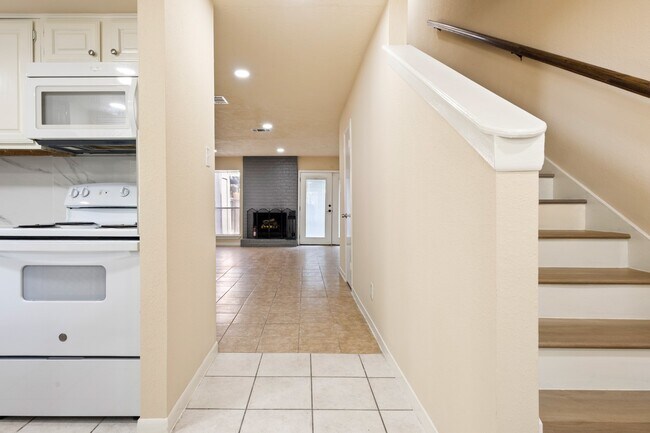 Building Photo - 5921 Arncliffe Dr