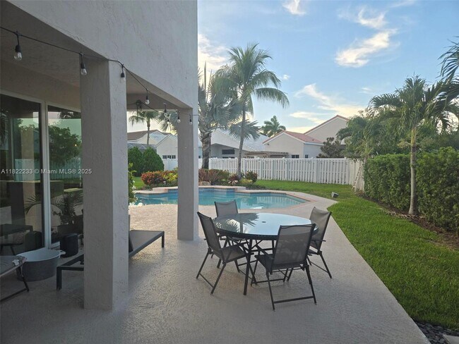 Building Photo - 1055 Briar Ridge Rd