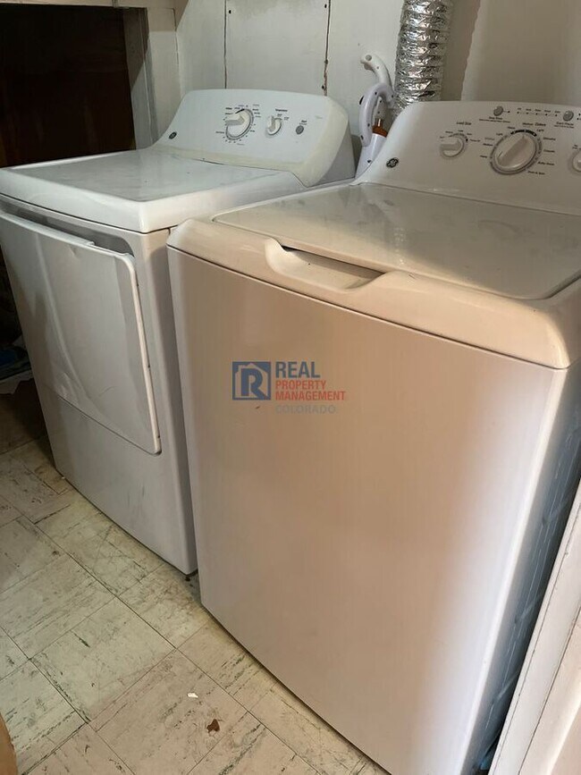 Building Photo - 1103 1/2 Emigh St-