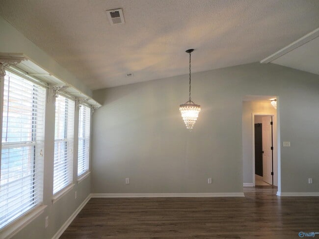 Building Photo - 105 Royalty Ct