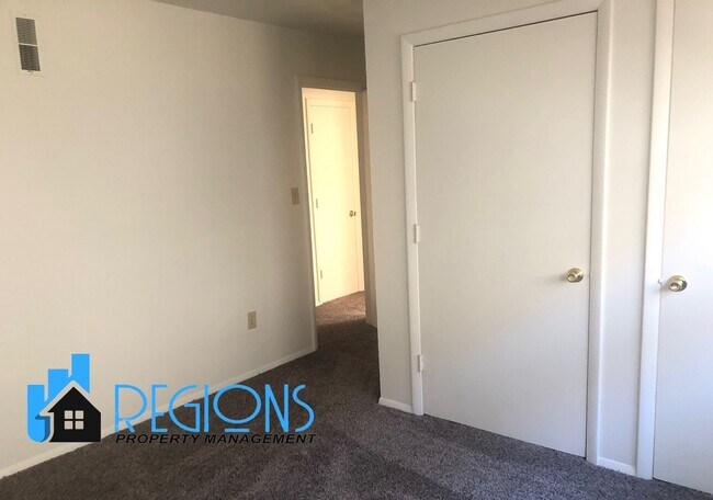 Building Photo - 824 E Washington St