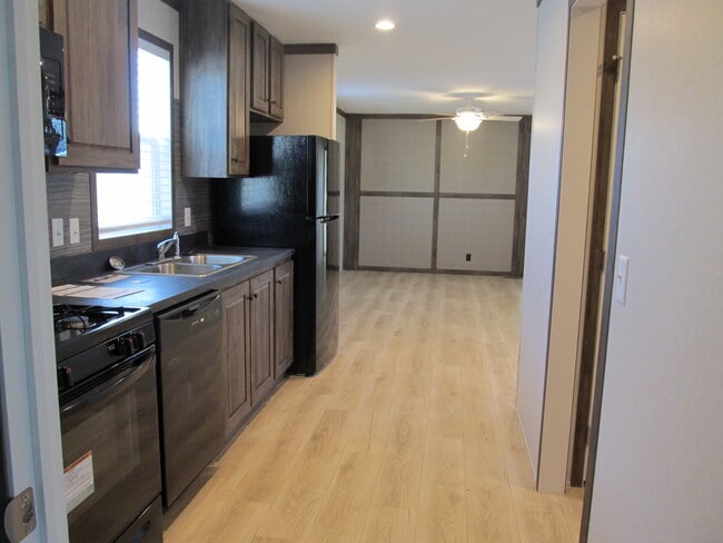 Building Photo - 10340 Midland Rd