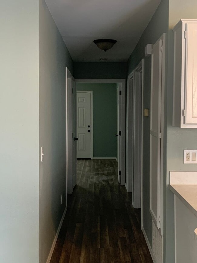 Building Photo - 205 W Parks St