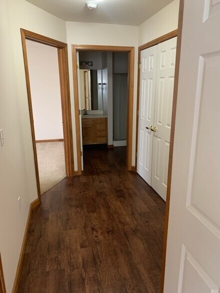 Building Photo - 1106 Heather Dr