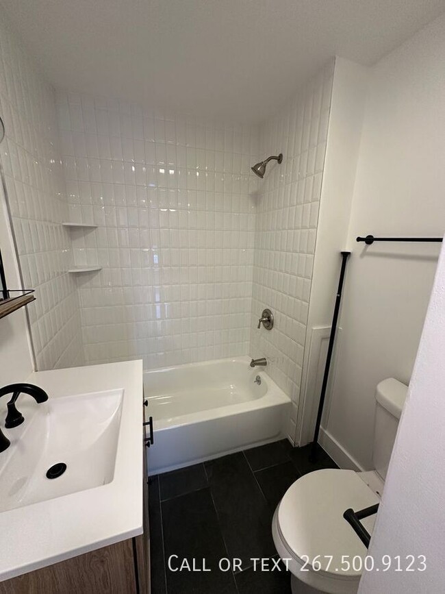 Building Photo - Large, Bi-level, newly renovated 2BR/2BA u...