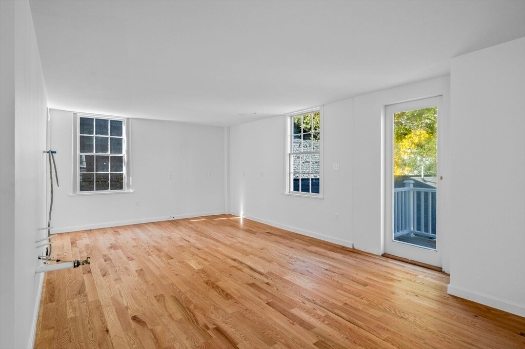Building Photo - 15 Lynde St
