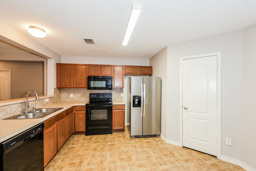 Building Photo - 1172 Tomahawk Dr