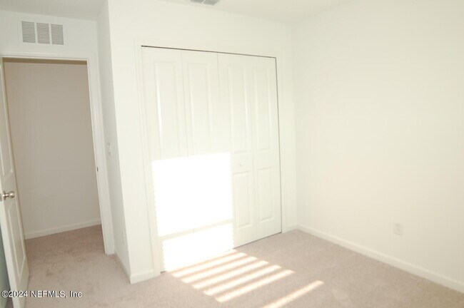 Building Photo - 689 Holly Lks Dr
